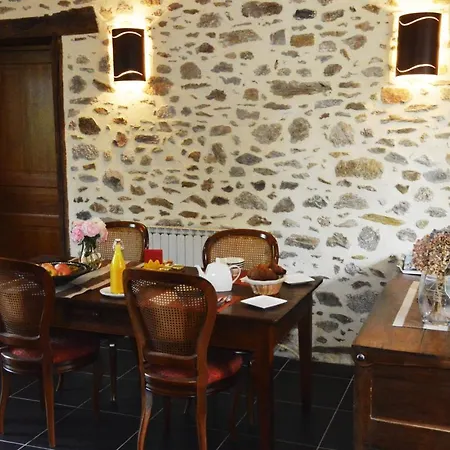 Les Du Bourg Couette-café 3*